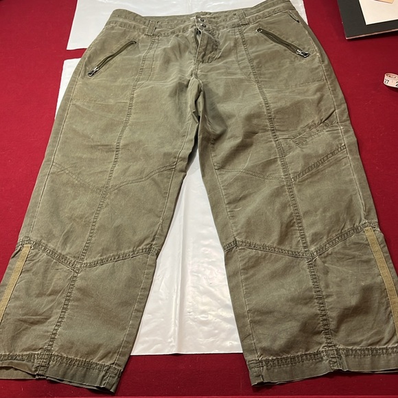 Y2K Columbia army GREEN capri pants canvas light weight zip pockets size 10 hike - Picture 3 of 16